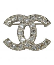 CHANEL（シャネル）の古着「ココマークラインストーンブローチ」｜シルバー