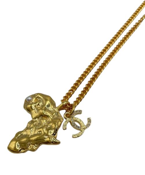CHANEL（シャネル）CHANEL (シャネル) アフリカ大陸モチーフ・ココマーク ネックレス ゴールドの古着・服飾アイテム