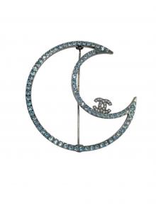 CHANEL（シャネル）の古着「ココマーク ラインストーン ムーンブローチ」｜ブルー