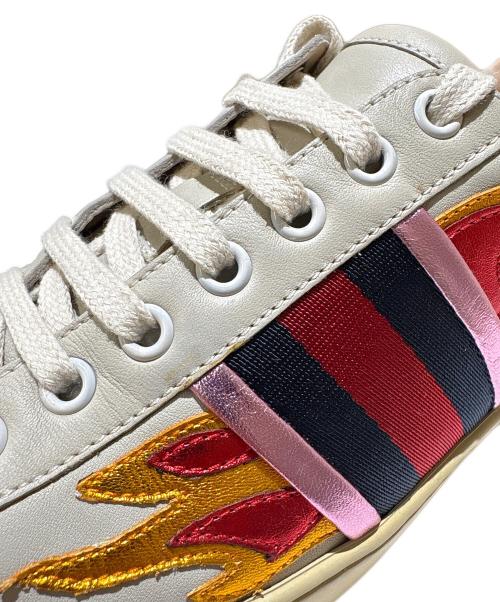 GUCCI（グッチ）GUCCI (グッチ) フレイムエンブレムローカットスニーカー ベージュ サイズ:6の古着・服飾アイテム