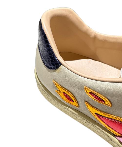 GUCCI（グッチ）GUCCI (グッチ) フレイムエンブレムローカットスニーカー ベージュ サイズ:6の古着・服飾アイテム