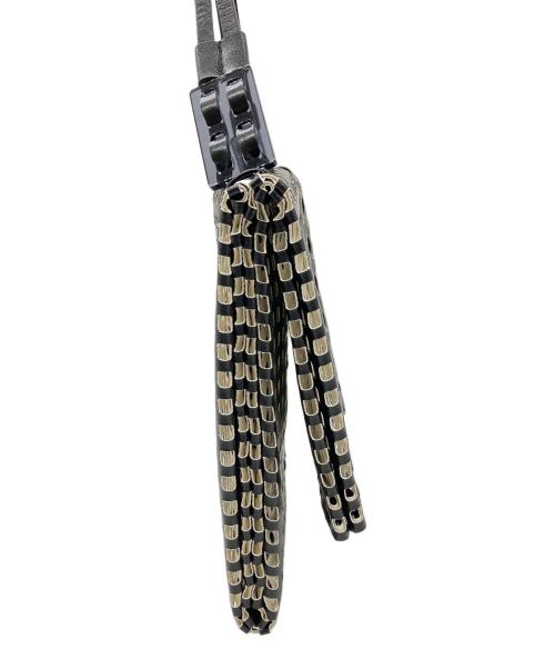 ISSEY MIYAKE（イッセイミヤケ）ISSEY MIYAKE (イッセイミヤケ) ショルダーバッグ アイボリー×ブラックの古着・服飾アイテム