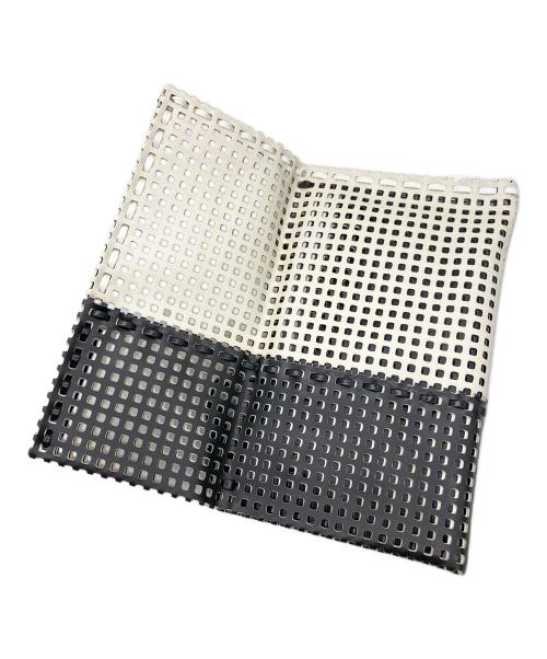 ISSEY MIYAKE（イッセイミヤケ）ISSEY MIYAKE (イッセイミヤケ) ショルダーバッグ アイボリー×ブラックの古着・服飾アイテム
