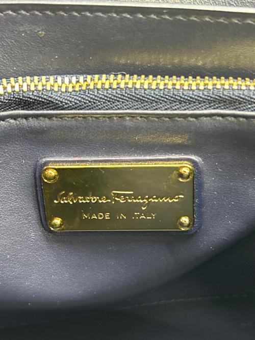 Salvatore Ferragamo（サルヴァトーレ フェラガモ）Salvatore Ferragamo (サルヴァトーレ フェラガモ) 2WAYショルダーバッグ ネイビーの古着・服飾アイテム