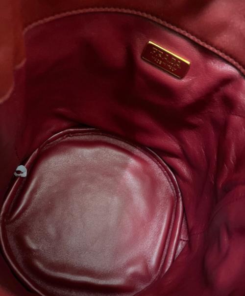 PRADA（プラダ）PRADA (プラダ) プチ サックRe-Nylon xナッパレザーミニバケットバッグ レッドの古着・服飾アイテム
