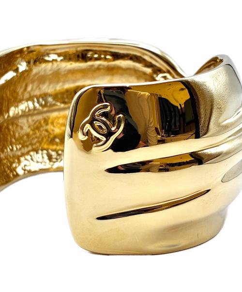 CHANEL（シャネル）CHANEL (シャネル) Twisted Ribbon Bangle/ツイストリボンバングル/ABH139-B23687-U8105 ゴールド サイズ:L/18.5cmの古着・服飾アイテム