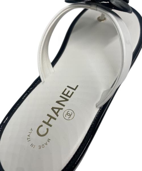 CHANEL（シャネル）CHANEL (シャネル) カメリアトングサンダル ホワイト サイズ:38Cの古着・服飾アイテム