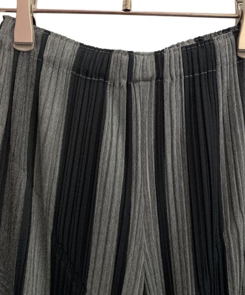 PLEATS PLEASE（プリーツプリーズ）PLEATS PLEASE (プリーツプリーズ) プリーツパンツ グレー サイズ:3の古着・服飾アイテム
