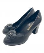 CHANELシャネル）の古着「カメリアチャンキーヒールパンプス/Camellia Chunky Heel Pumps/G33032」｜ブラック