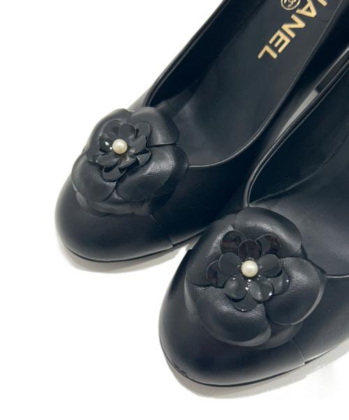 CHANEL（シャネル）CHANEL (シャネル) カメリアチャンキーヒールパンプス/Camellia Chunky Heel Pumps/G33032 ブラック サイズ:35 1/2Cの古着・服飾アイテム