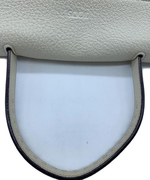 TOD'S（トッズ）TOD'S (トッズ) ウェーブショルダーバッグ アイボリーの古着・服飾アイテム