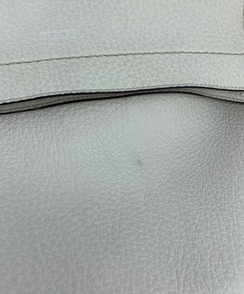 TOD'S（トッズ）TOD'S (トッズ) ウェーブショルダーバッグ アイボリーの古着・服飾アイテム