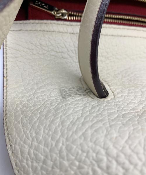TOD'S（トッズ）TOD'S (トッズ) ウェーブショルダーバッグ アイボリーの古着・服飾アイテム