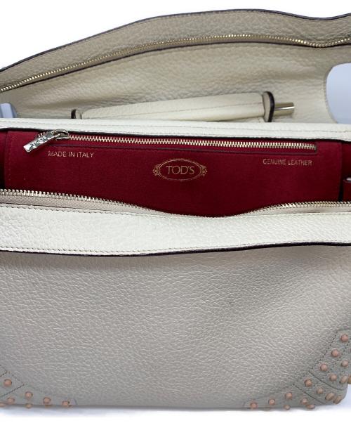 TOD'S（トッズ）TOD'S (トッズ) ウェーブショルダーバッグ アイボリーの古着・服飾アイテム