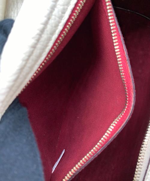 TOD'S（トッズ）TOD'S (トッズ) ウェーブショルダーバッグ アイボリーの古着・服飾アイテム