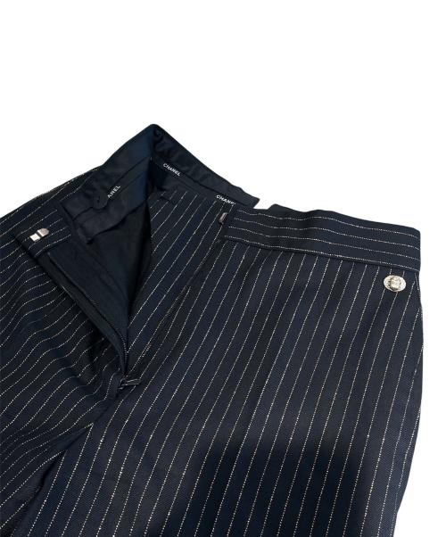 CHANEL（シャネル）CHANEL (シャネル) P61 ストライプ センタープレスパンツ ブラック サイズ:34の古着・服飾アイテム