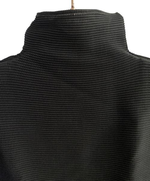 me ISSEY MIYAKE（ミーイッセイ ミヤケ）me ISSEY MIYAKE (ミーイッセイ ミヤケ) ハイネック半袖カットソー ブラック サイズ:-の古着・服飾アイテム