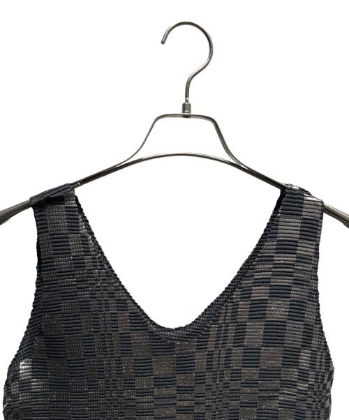 me ISSEY MIYAKE（ミーイッセイ ミヤケ）me ISSEY MIYAKE (ミーイッセイ ミヤケ) ノースリーブカットソー ブラック サイズ:Freeの古着・服飾アイテム