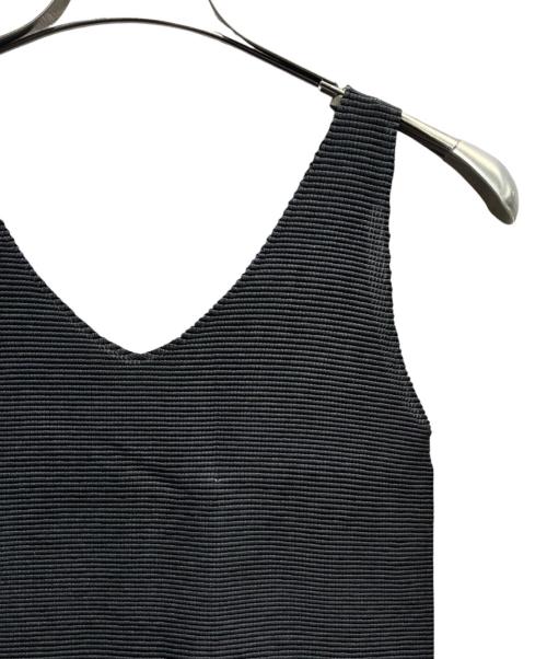 me ISSEY MIYAKE（ミーイッセイ ミヤケ）me ISSEY MIYAKE (ミーイッセイ ミヤケ) ジャバラシルバー箔ノースリーブカットソー ブラック サイズ:Freeの古着・服飾アイテム