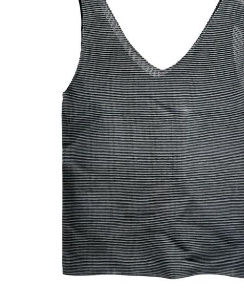 me ISSEY MIYAKE（ミーイッセイ ミヤケ）me ISSEY MIYAKE (ミーイッセイ ミヤケ) ジャバラシルバー箔ノースリーブカットソー ブラック サイズ:Freeの古着・服飾アイテム