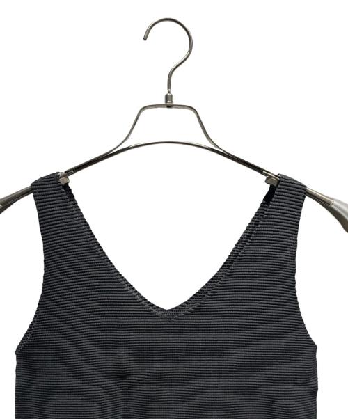 me ISSEY MIYAKE（ミーイッセイ ミヤケ）me ISSEY MIYAKE (ミーイッセイ ミヤケ) ジャバラシルバー箔ノースリーブカットソー ブラック サイズ:Freeの古着・服飾アイテム
