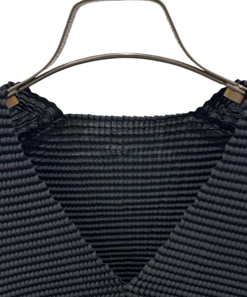 ISSEY MIYAKE（イッセイミヤケ）ISSEY MIYAKE (イッセイミヤケ) Vネック長袖カットソー ブラック サイズ:Mの古着・服飾アイテム
