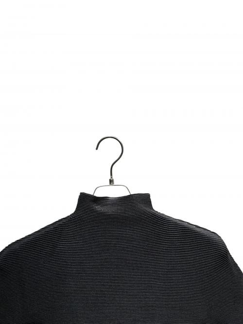 me ISSEY MIYAKE（ミーイッセイ ミヤケ）me ISSEY MIYAKE (ミーイッセイ ミヤケ) ハイネックワッフルプリーツ長袖カットソー ブラック サイズ:-の古着・服飾アイテム