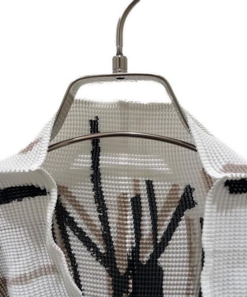 me ISSEY MIYAKE（ミーイッセイ ミヤケ）me ISSEY MIYAKE (ミーイッセイ ミヤケ) プリーツカーディガン ホワイト サイズ:Freeの古着・服飾アイテム