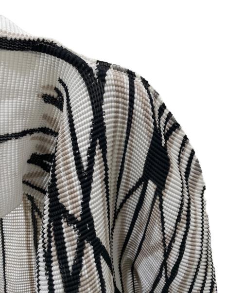me ISSEY MIYAKE（ミーイッセイ ミヤケ）me ISSEY MIYAKE (ミーイッセイ ミヤケ) プリーツカーディガン ホワイト サイズ:Freeの古着・服飾アイテム