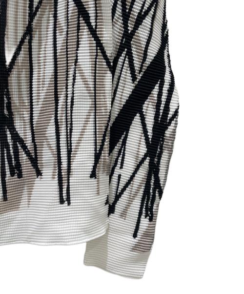 me ISSEY MIYAKE（ミーイッセイ ミヤケ）me ISSEY MIYAKE (ミーイッセイ ミヤケ) プリーツカーディガン ホワイト サイズ:Freeの古着・服飾アイテム