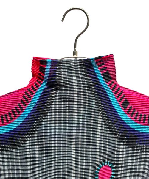 me ISSEY MIYAKE（ミーイッセイ ミヤケ）me ISSEY MIYAKE (ミーイッセイ ミヤケ) ハイネック半袖カットソー グレー サイズ:Freeの古着・服飾アイテム
