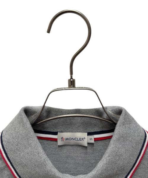 MONCLER（モンクレール）MONCLER (モンクレール) MONCLER/フロントロゴポロシャツ/84093 グレー サイズ:Sの古着・服飾アイテム