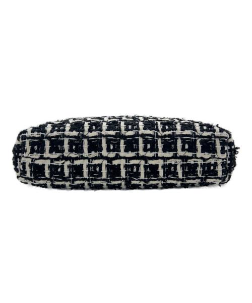 CHANEL（シャネル）CHANEL (シャネル) Chain Tweed Bag/チェーンツイードバッグ ブラック×ホワイトの古着・服飾アイテム