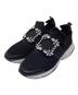 Roger Vivier（ロジェ ヴィヴィエ）の古着「ヴィヴ ラン スニーカー」｜ブラック