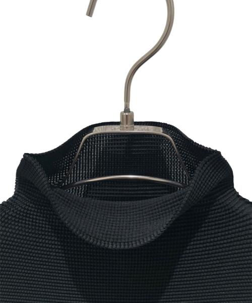 me ISSEY MIYAKE（ミーイッセイ ミヤケ）me ISSEY MIYAKE (ミーイッセイ ミヤケ) プリーツ長袖カットソー ブラック サイズ:FreeFreの古着・服飾アイテム