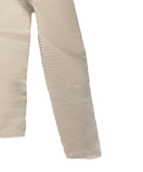 me ISSEY MIYAKE（ミーイッセイ ミヤケ）me ISSEY MIYAKE (ミーイッセイ ミヤケ) プリーツ長袖カットソー ホワイト サイズ:FREEの古着・服飾アイテム
