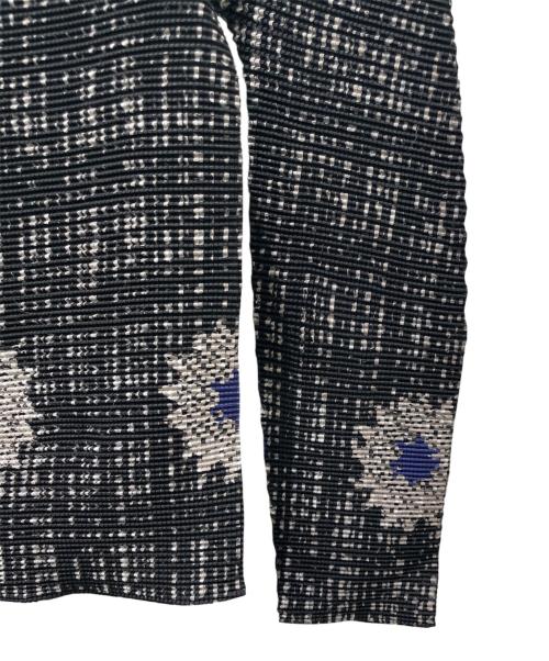 me ISSEY MIYAKE（ミーイッセイ ミヤケ）me ISSEY MIYAKE (ミーイッセイ ミヤケ) プリーツ長袖Tシャツ ブラック サイズ:Freeの古着・服飾アイテム