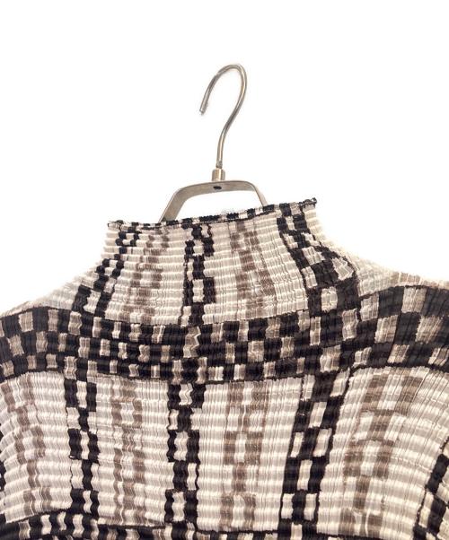 ISSEY MIYAKE（イッセイミヤケ）ISSEY MIYAKE (イッセイミヤケ) 鎖柄 ハイネック ロングスリーブ プリーツ カットソー アイボリー サイズ:Mの古着・服飾アイテム