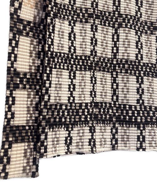 ISSEY MIYAKE（イッセイミヤケ）ISSEY MIYAKE (イッセイミヤケ) 鎖柄 ハイネック ロングスリーブ プリーツ カットソー アイボリー サイズ:Mの古着・服飾アイテム
