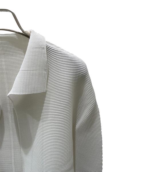 me ISSEY MIYAKE（ミーイッセイ ミヤケ）me ISSEY MIYAKE (ミーイッセイ ミヤケ) プリーツ長袖カーディガン ホワイト サイズ:Freeの古着・服飾アイテム