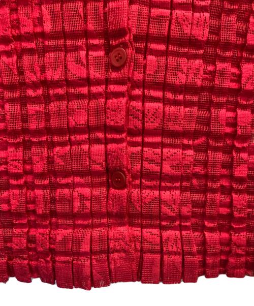 me ISSEY MIYAKE（ミーイッセイ ミヤケ）me ISSEY MIYAKE (ミーイッセイ ミヤケ) プリーツ ハイネック カーディガン レッド サイズ:-の古着・服飾アイテム