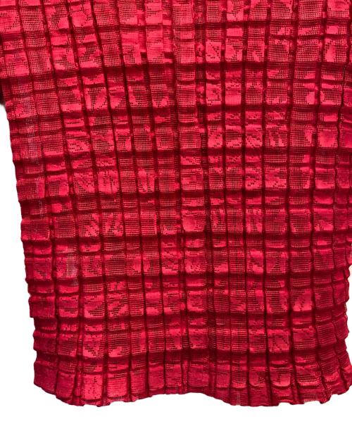 me ISSEY MIYAKE（ミーイッセイ ミヤケ）me ISSEY MIYAKE (ミーイッセイ ミヤケ) プリーツ ハイネック カーディガン レッド サイズ:-の古着・服飾アイテム