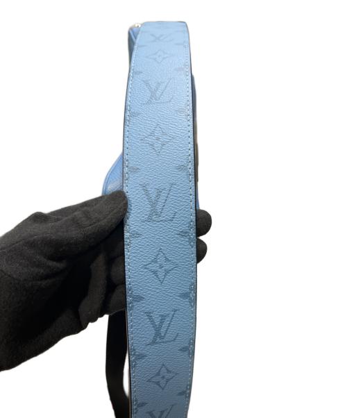 LOUIS VUITTON（ルイ ヴィトン）LOUIS VUITTON (ルイ ヴィトン) タイガ ラマ アウトドア メッセンジャー スカイブルーの古着・服飾アイテム