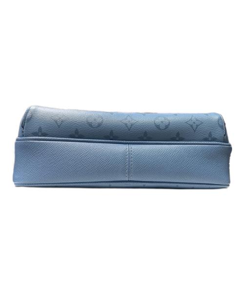 LOUIS VUITTON（ルイ ヴィトン）LOUIS VUITTON (ルイ ヴィトン) タイガ ラマ アウトドア メッセンジャー スカイブルーの古着・服飾アイテム
