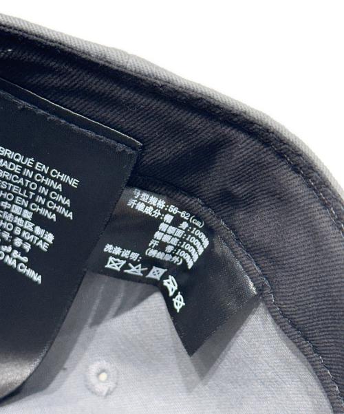 Saint Laurent Paris（サンローランパリ）Saint Laurent Paris (サンローランパリ) New Era (ニューエラ) Saint Laurent Paris×New Era キャップ グレー サイズ:56-62cmの古着・服飾アイテム