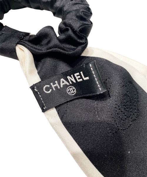 CHANEL（シャネル）CHANEL (シャネル) シャドーカメリア柄 リボンシュシュ ブラック×ホワイト サイズ:-の古着・服飾アイテム