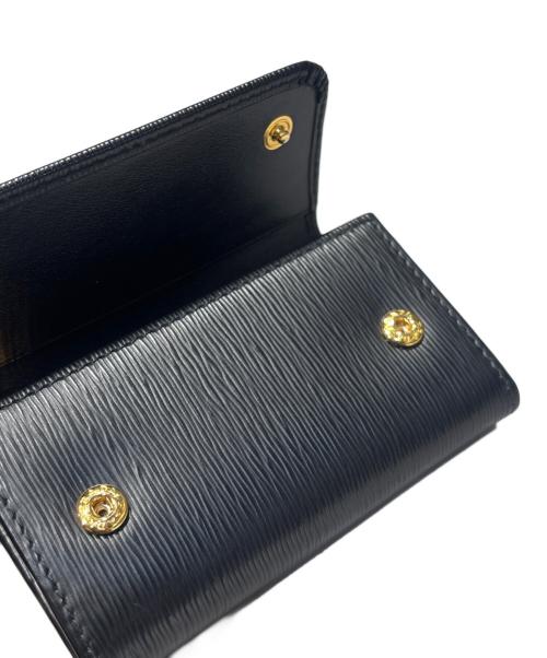 PRADA（プラダ）PRADA (プラダ) 三角 サフィアーノ ロゴ 6連 キーケース ブラックの古着・服飾アイテム