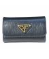PRADA（プラダ）の古着「三角 サフィアーノ ロゴ 6連 キーケース」｜ブラック