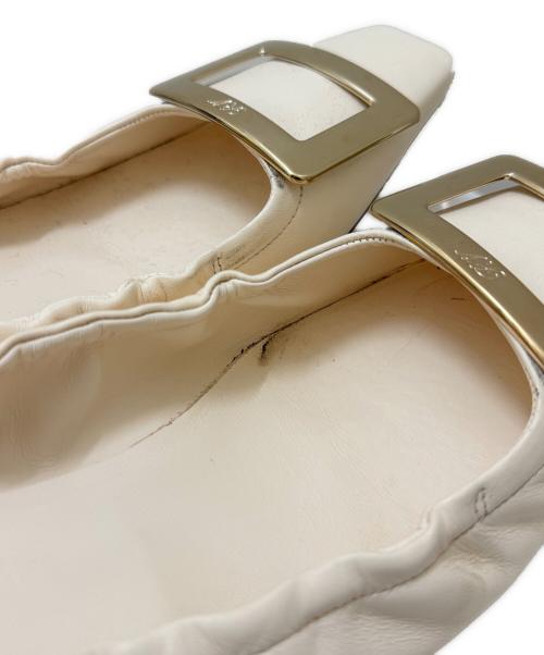 Roger Vivier（ロジェ ヴィヴィエ）Roger Vivier (ロジェ ヴィヴィエ) バレエシューズ アイボリー サイズ:39 1/2の古着・服飾アイテム