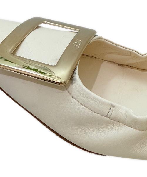 Roger Vivier（ロジェ ヴィヴィエ）Roger Vivier (ロジェ ヴィヴィエ) バレエシューズ アイボリー サイズ:39 1/2の古着・服飾アイテム
